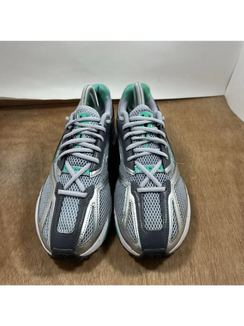 Under Armour Apparition Men Size 8.5 Shoes Metallic Silver 3027595-101